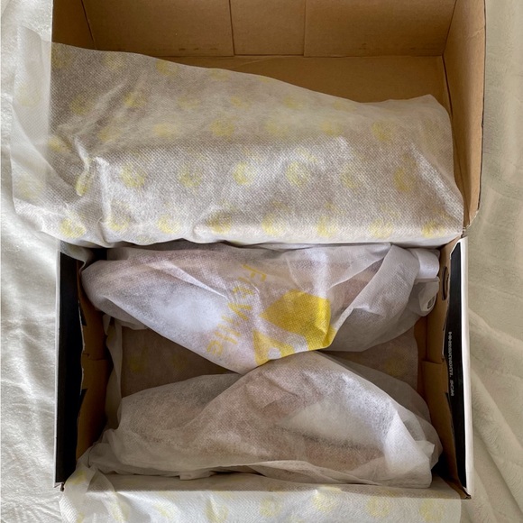 Fit Ville Nude/Pink Suede Flip Flops - Picture 10 of 10